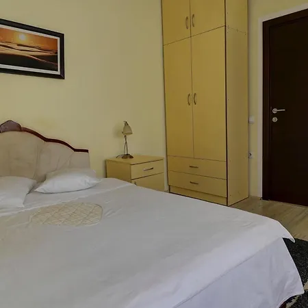 Perla Ldm Bed & Breakfast 3*